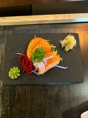Salmon Sashimi (4 pcs)