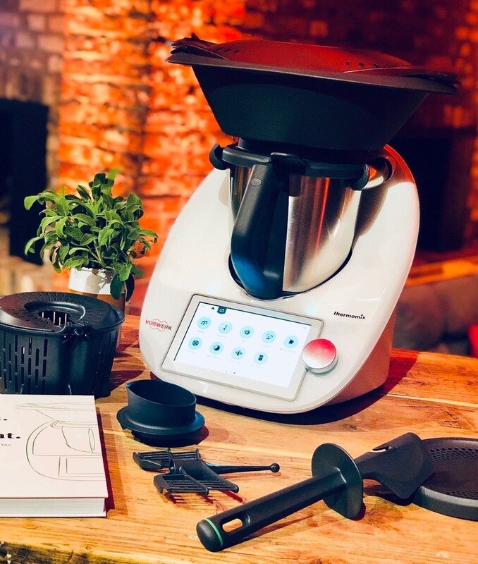 Thermomix TM6 & Veroma 230V + Kochbuch mit Rezepten + 24 Monate Gewehährleistung Thermomix TM6 & Veroma 230V + Kochbuch mit Rezepten + 24 Monate Gewehährleistung