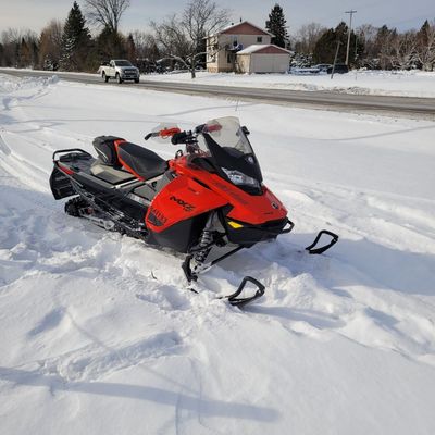 2021 Ski-Doo MXZ 600R 2021 Ski-Doo MXZ 600R