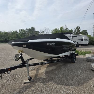 2020 SCARAB 215 W/TWIN 215HP ENGINES 2020 SCARAB 215 W/TWIN 215HP ENGINES
