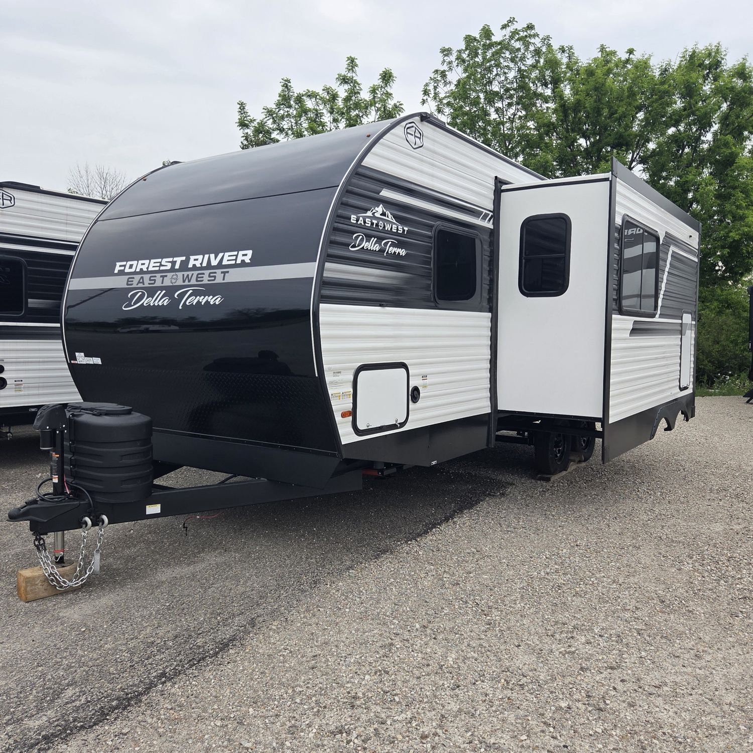 2027 EAST TO WEST DELLA TERRA 221ML BY FOREST RIVER 2027 EAST TO WEST DELLA TERRA 221ML BY FOREST RIVER