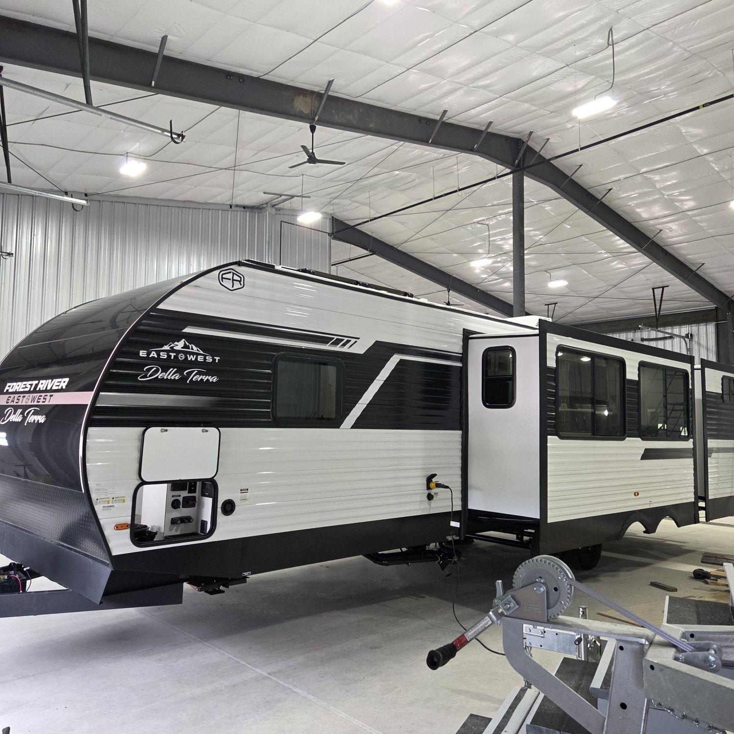 2027 EAST TO WEST DELLA TERRA 312BH BY FOREST RIVER 2027 EAST TO WEST DELLA TERRA 312BH BY FOREST RIVER