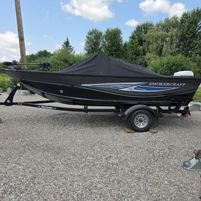 2016 SMOKERCRAFT 172DC W/90HP EVINRUDE ETEC