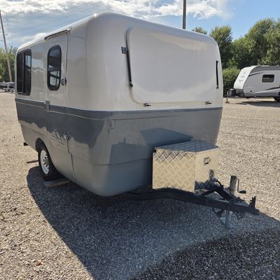 1975 TRILLIUM INDUSTRIES MODEL 1300 VINTAGE TRAVEL TRAILER 1975 TRILLIUM INDUSTRIES MODEL 1300 VINTAGE TRAVEL TRAILER