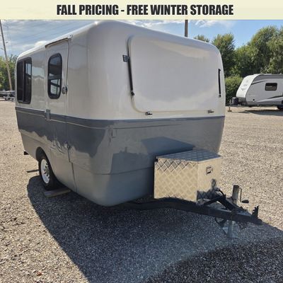 1975 TRILLIUM INDUSTRIES MODEL 1300 VINTAGE TRAVEL TRAILER
