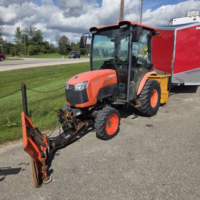 2017 KUBOTA B2650HSD SUPER B 4X4 TRACTOR/ CAB / PLOW 2017 KUBOTA B2650HSD SUPER B 4X4 TRACTOR/ CAB / PLOW