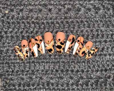Leopard Abstract Nails (med)