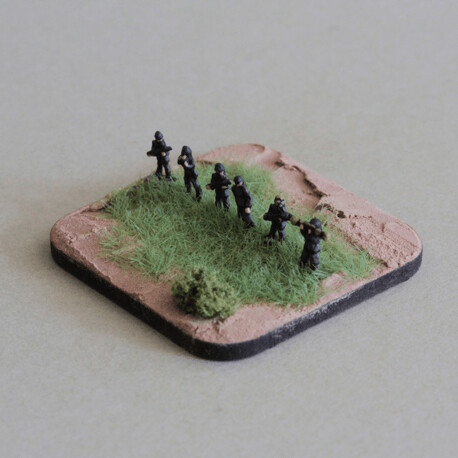 G82 Gun crew standing