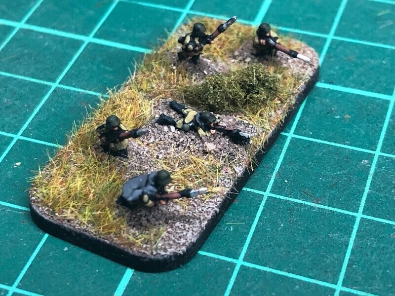 S320 Summer Russian infantry Rifle strip (5 different figures)