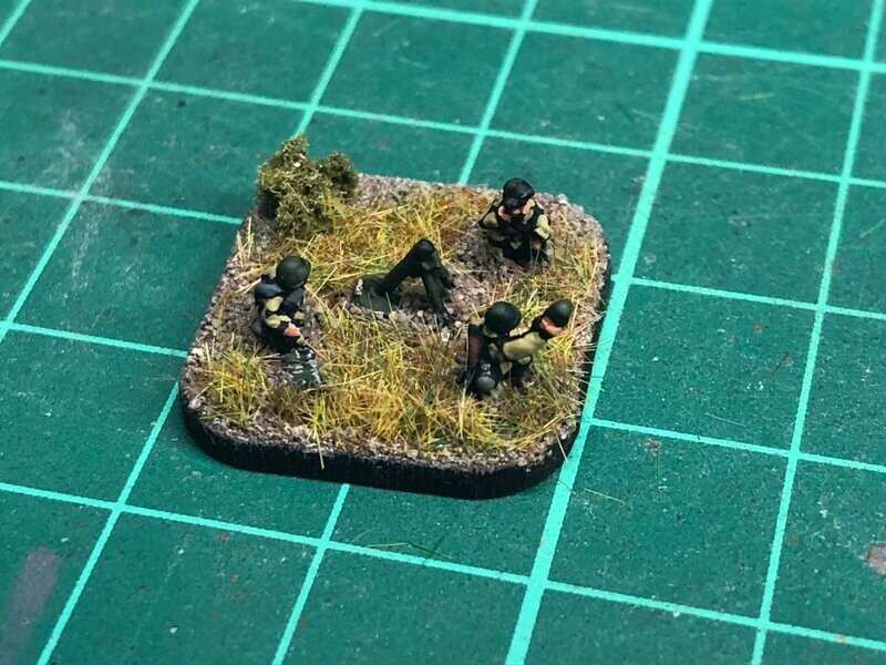 S327 Summer Russian 81mm Mortar & crew (1 mortar and 3 crew)