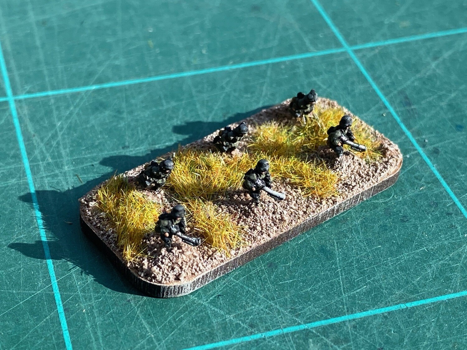 G397	German WW2 Early-Mid Infantry moving LMG team (3 x 2 man team)