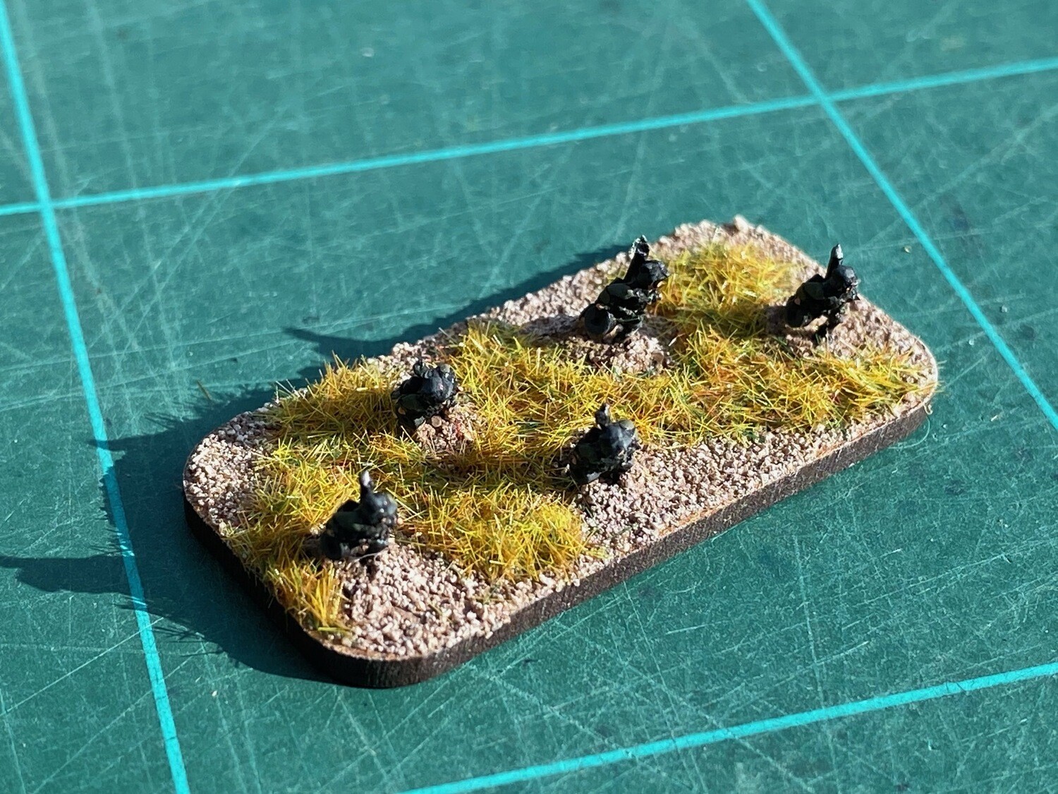 G402	German WW2 Early-Mid Infantry pioneer with A/T mine (5 figures)