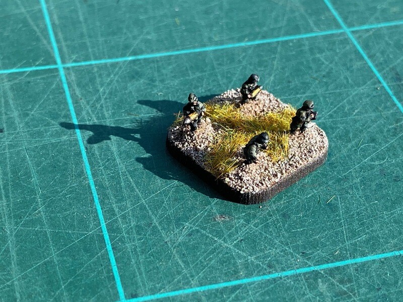 G404	German WW2 Early-Mid Infantry  gun crew standing (4 figures)