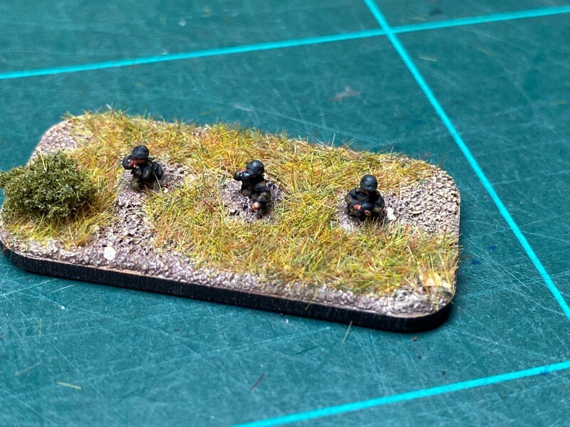 P310 WW2 1939 Polish gun crew kneeling (3 figures)