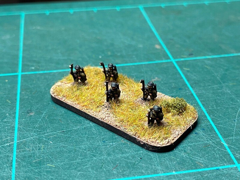 P309 WW2 1939 Polish Walking with pole charge (5 figures)