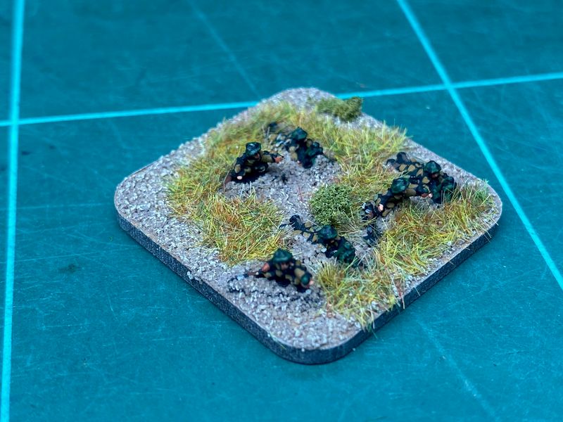 F305	WW2 1939 French in vareuse 60mm Brandt M1935  Light mortar team (3 x 2 man team)