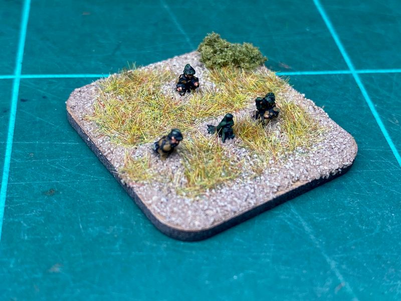 F304	WW2 1939 French in vareuse 81mm Brandt M27/31 Mortar team (1 mortar and 3 crew)