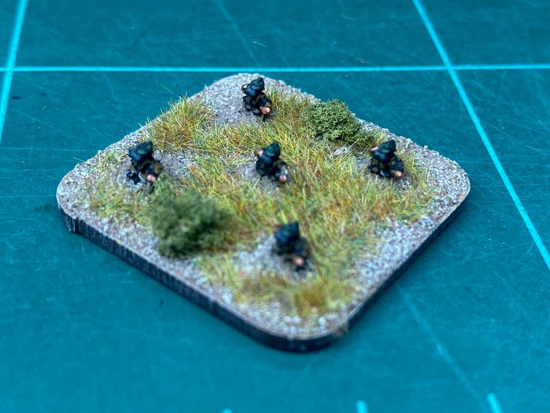 F310	WW2 1939 French in vareuse Observer  (5 figures)