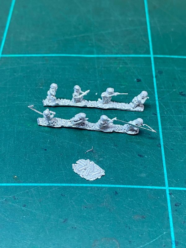 AD GS 2F  Germans in smock 75/88mm gun crew