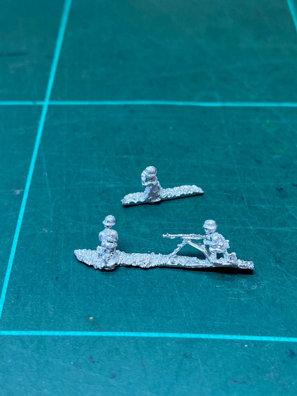 AD GS 3E Germans in boots MG34 on tripod