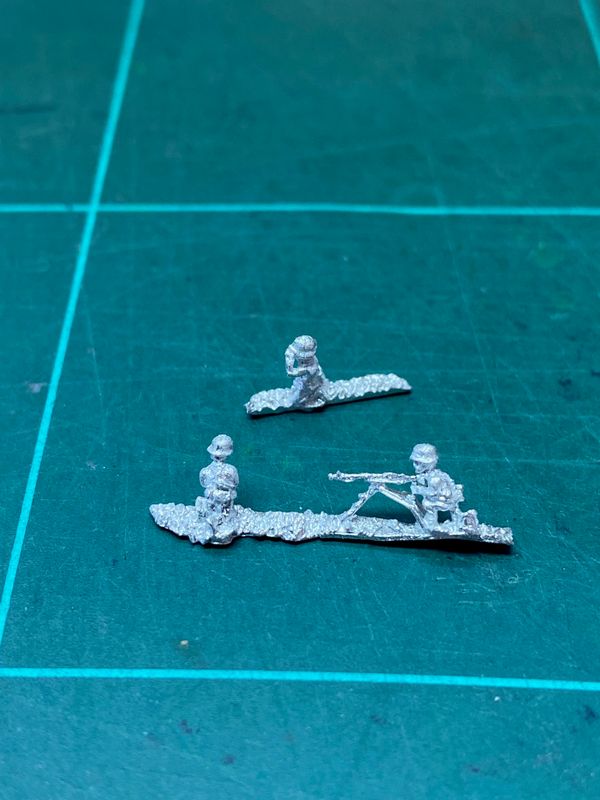 AD GS 3E Germans in boots MG34 on tripod