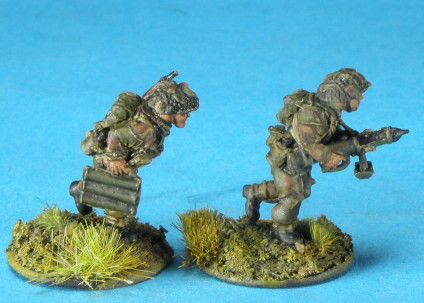 BWS 03 British Late war PIAT team, deployed prone figures and advancing figures  (4 figures)
