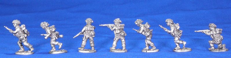 BW 01 British Late war Rifleman group of in a mix of poses (7 figures)