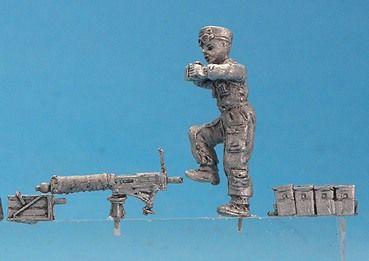 BC 06 British Carrier crews Vickers and gunner + ammo boxes