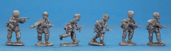 FJ 02 Fallschirmjäger 1942-45 with MP 40’s (6 figures)
