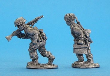 FJS 02 Fallschirmjäger MG 42 Team deployed and carried (4 figures)