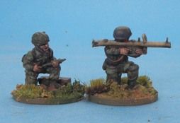 FJS 06 Fallschirmjäger Figures with Panzerschreck carried and firing poses (2 figures)