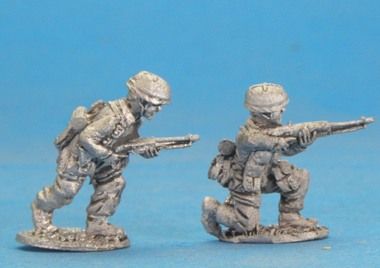 FJS 10 Fallschirmjäger Figures with FG 42 one firing one advancing (2 figures)