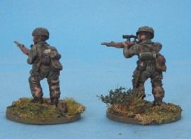 FJS 14 Fallschirmjäger snipers advancing and firing (2 figures)