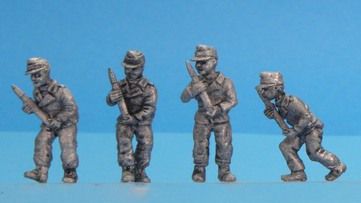 SPG 06 SPG crew - Ammo handlers in cap