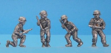 SPG 07 SPG crew - Ammo handlers in helmet