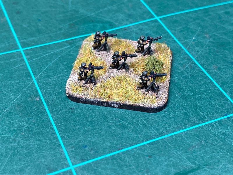 B366 British WW2 1939 BEF Bren gun on AA mount (5 figures)