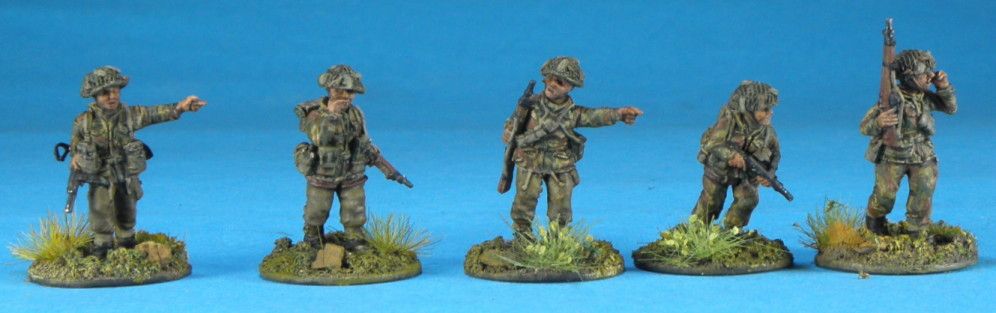 AD BWS 02 British Late war Officers & NCOs and Radio operator (5 figures)