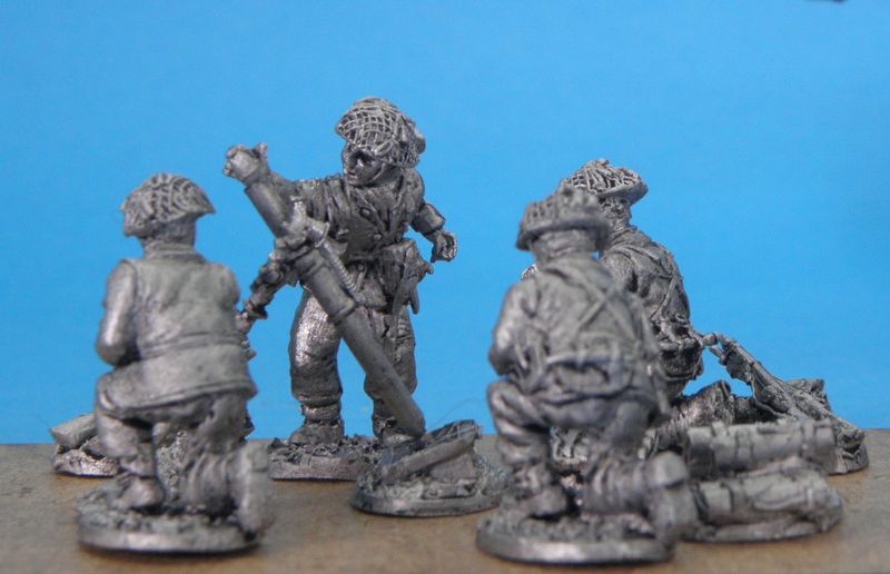 AD BWS 05A British Late war 3” mortar team, wearing winter gear