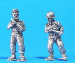 GV 04 Ammo handlers etc denim Panzer jacke (4 figures)