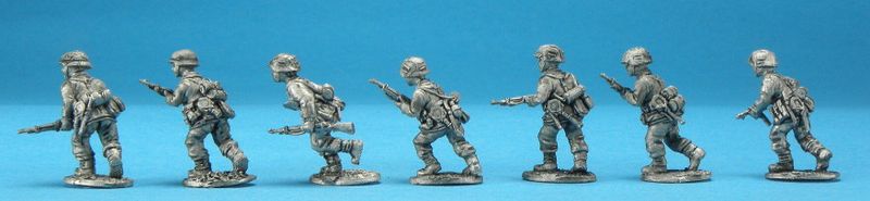 WPS 01 Waffen SS in  pea dot LMG team advancing & LMG team firing (4 figures)