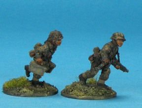 WPS 04 Waffen SS in  pea dot LMG team advancing (2 figures)