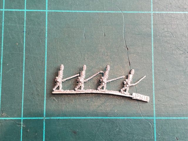 AD PN 01B Grenadier with busch plume, advancing