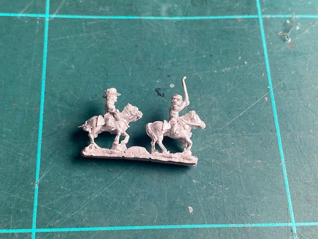 AD ACWC 10B Cavalry Officer in Hat & Officer in Kepi