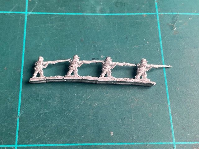AD ACW 08A Infantry in Kepi & Frock coat, firing