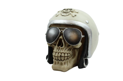 Totenkopf mit Helm