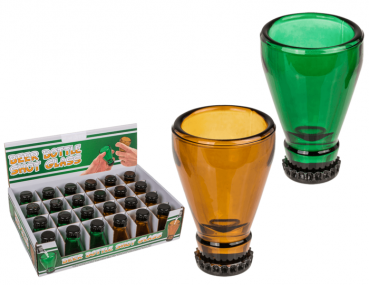 Schnapsglas aus Bierflaschen mit Kronkorken, braun