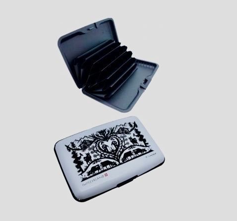 Schweizer Kartenetui mit Scherenschnitt Motiv