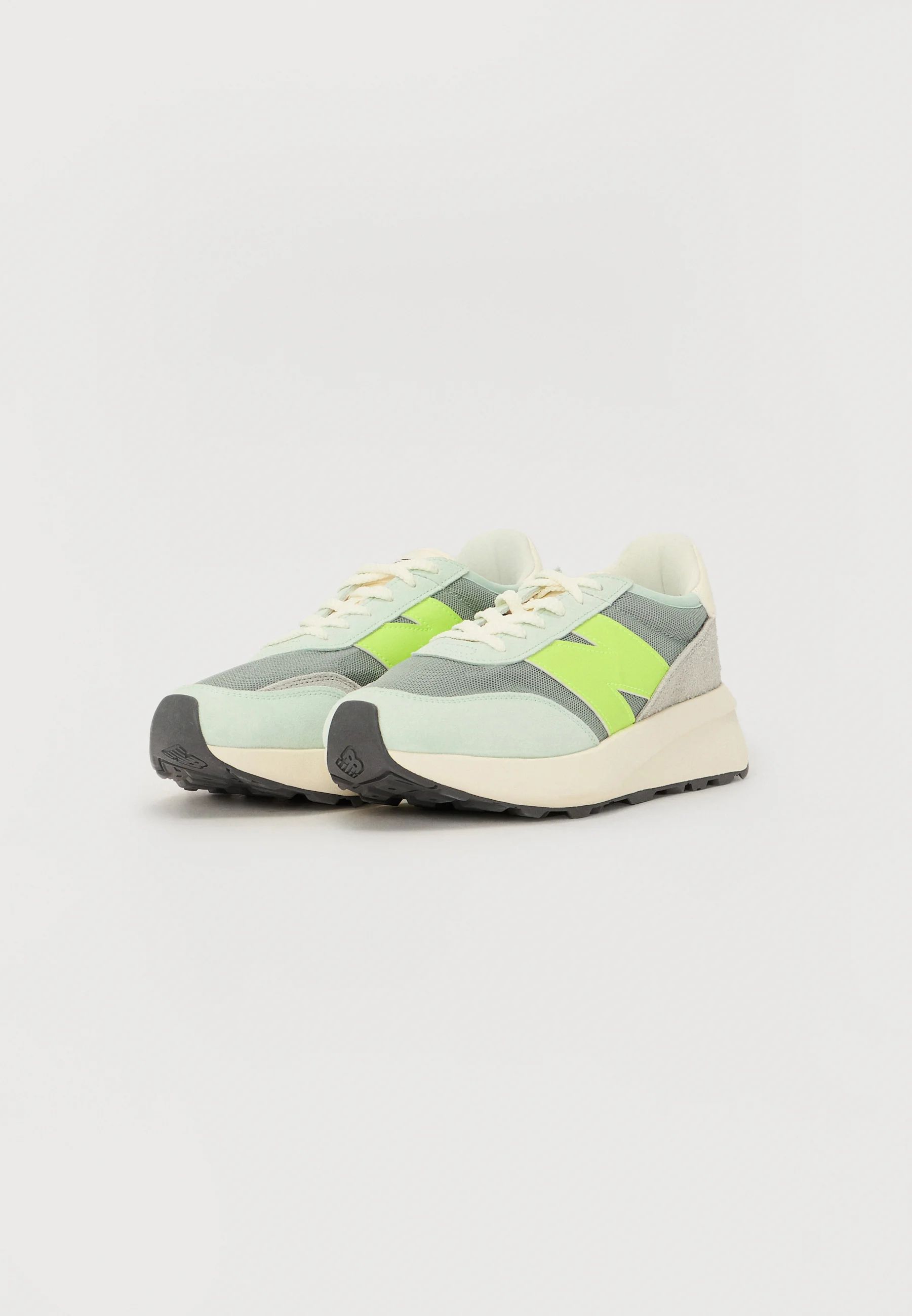 NEW BALANCE 370 VERDE/FLUOR