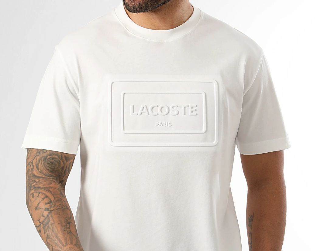 CAMISETA LACOSTE RELIEVE PARIS