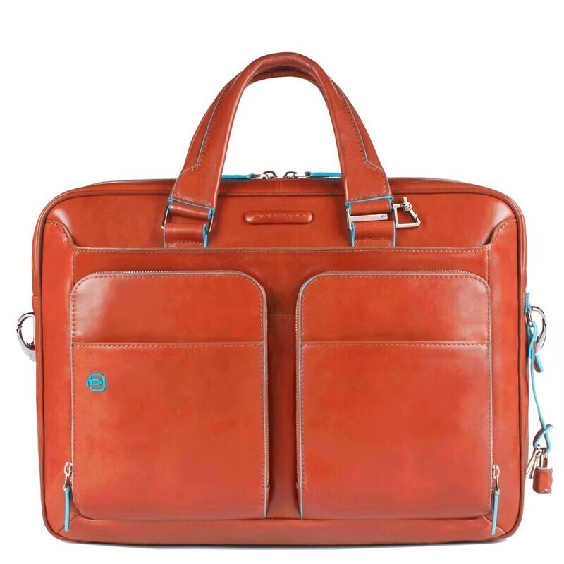 Piquadro.
Borsa sottile a due manici porta computer e Blue Square.
Colore: Cuoio 5.